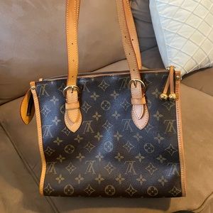Louis Vuitton shoulder bag!